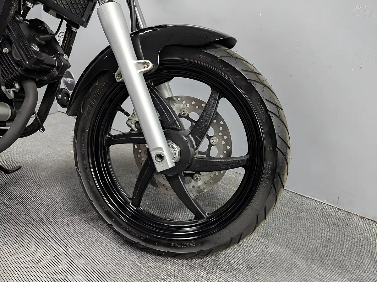 Used 2016 Hyosung GT 125 P White - Interior and Exterior details 5