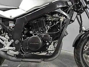 Used 2016 Hyosung GT 125 P White - Interior and Exterior details 6