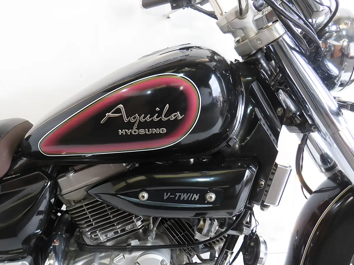 Used 2016 Hyosung GV125 Aquila Black - Interior and Exterior details 12