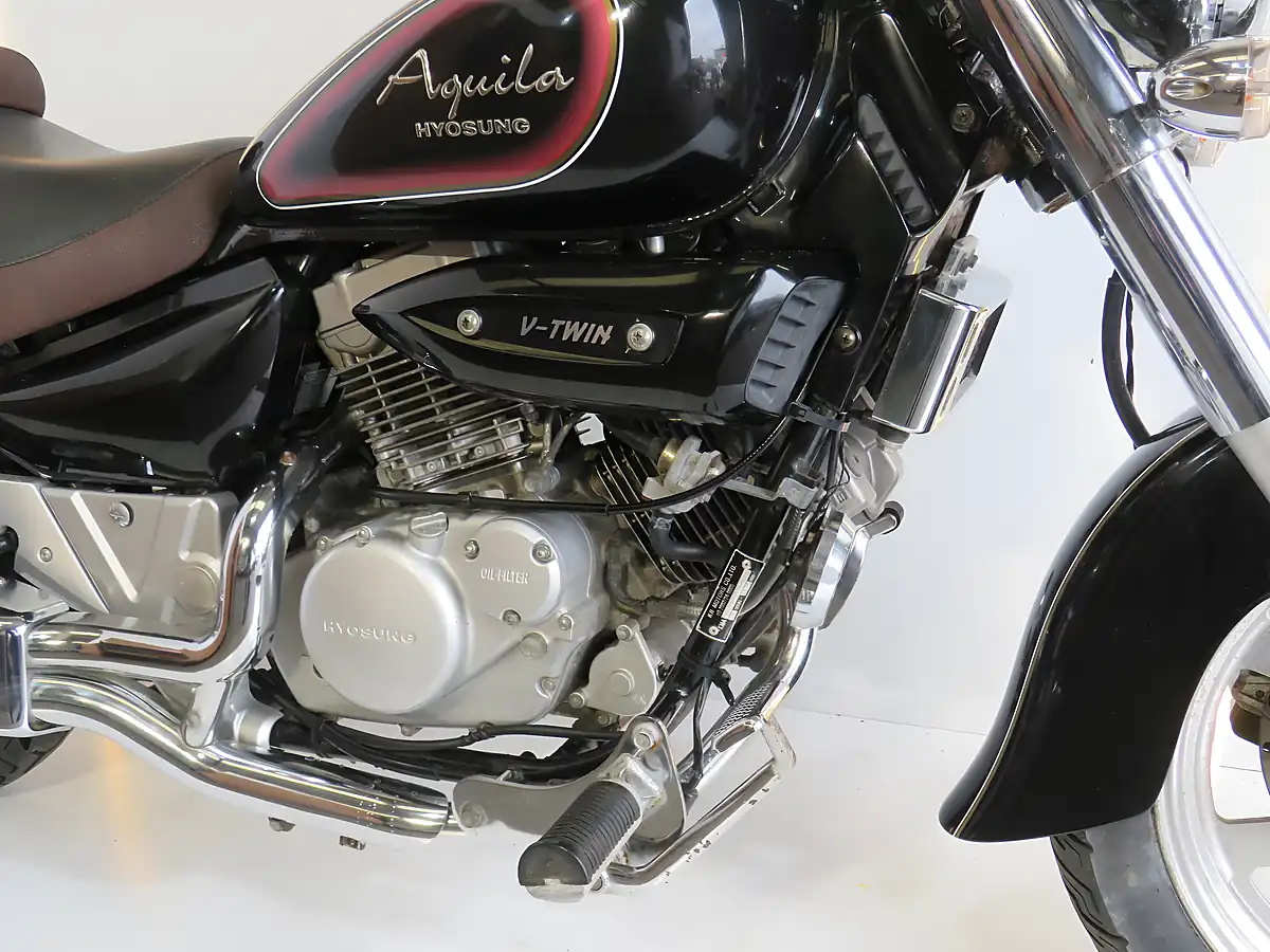 Used 2016 Hyosung GV125 Aquila Black - Interior and Exterior details 13