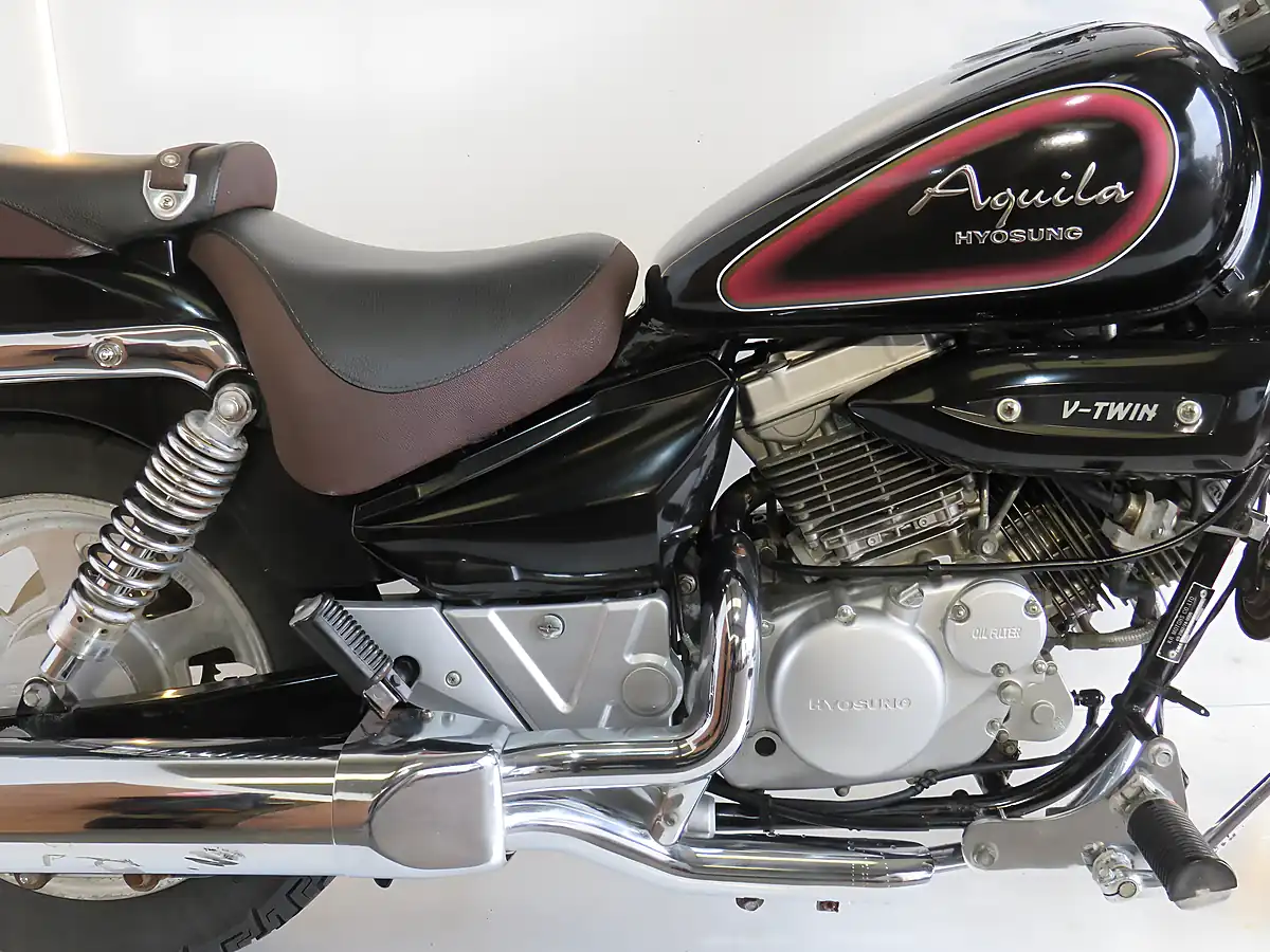 Used 2016 Hyosung GV125 Aquila Black - Interior and Exterior details 8