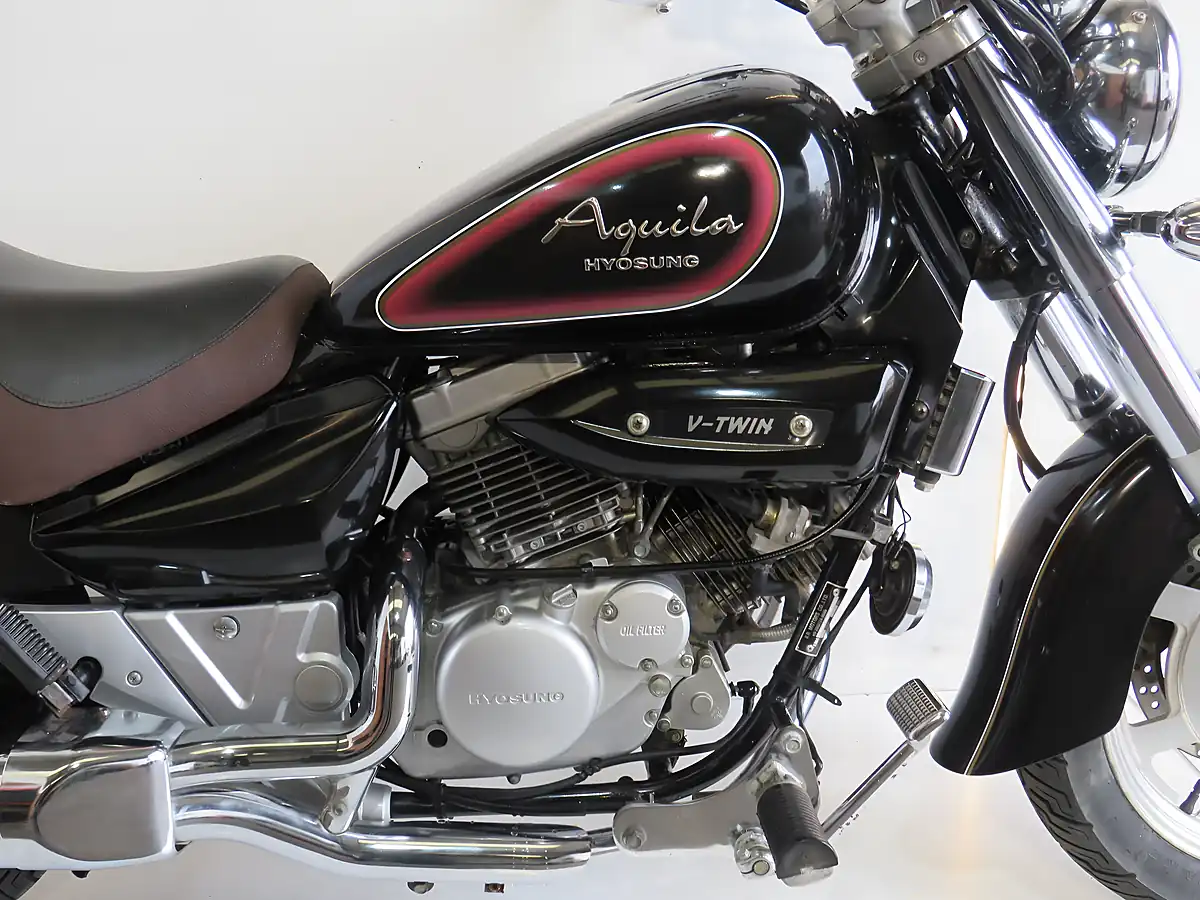 Used 2016 Hyosung GV125 Aquila Black - Interior and Exterior details 9