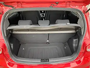 Used 2016 Hyundai i10 Go! Red - Interior and Exterior details 10