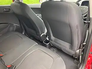 Used 2016 Hyundai i10 Go! Red - Interior and Exterior details 11