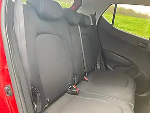 Used 2016 Hyundai i10 Go! Red - Interior and Exterior details 12