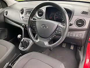 Used 2016 Hyundai i10 Go! Red - Interior and Exterior details 13