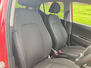 Used 2016 Hyundai i10 Go! Red - Interior and Exterior details 14