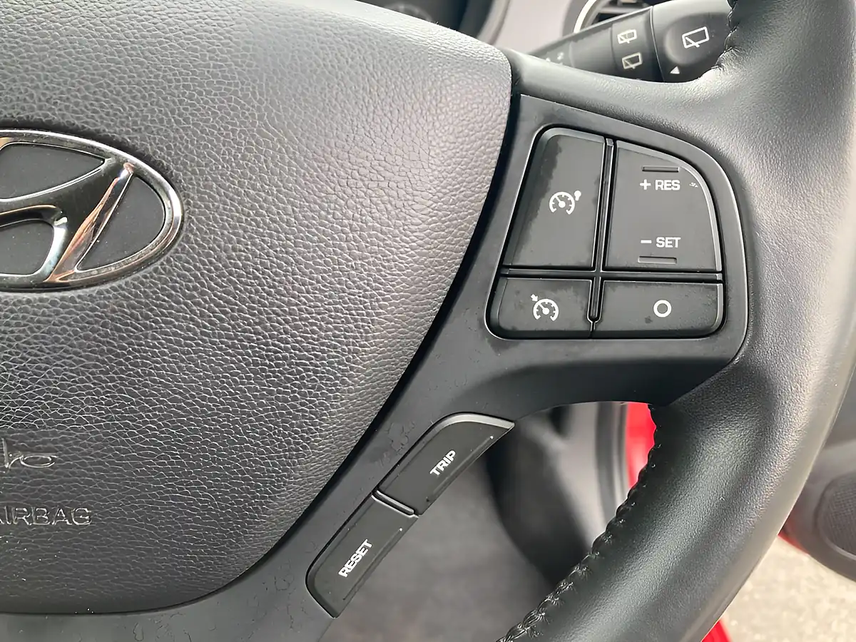 Used 2016 Hyundai i10 Go! Red - Interior and Exterior details 19