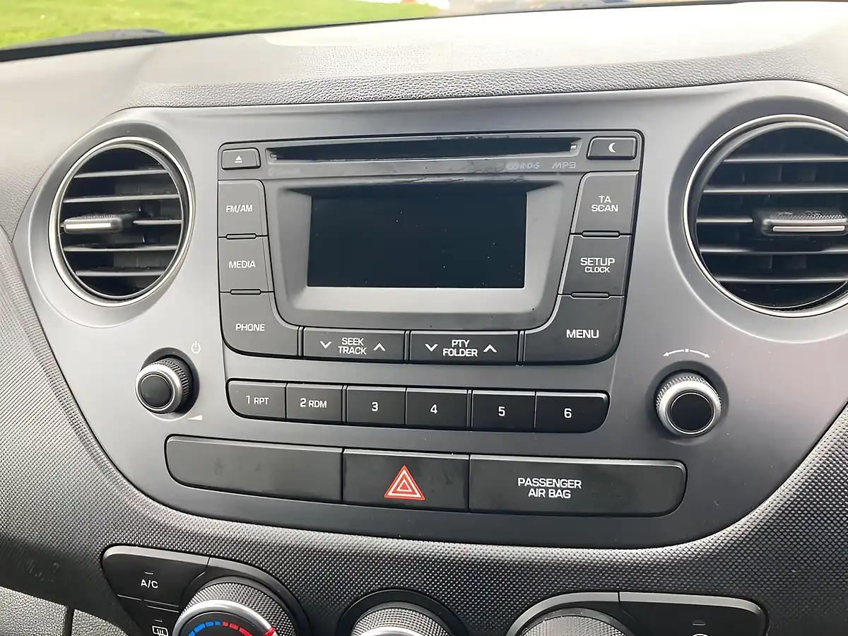 Used 2016 Hyundai i10 Go! Red - Interior and Exterior details 20