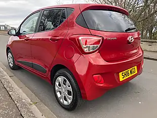 Used 2016 Hyundai i10 Go! Red - Interior and Exterior details 4