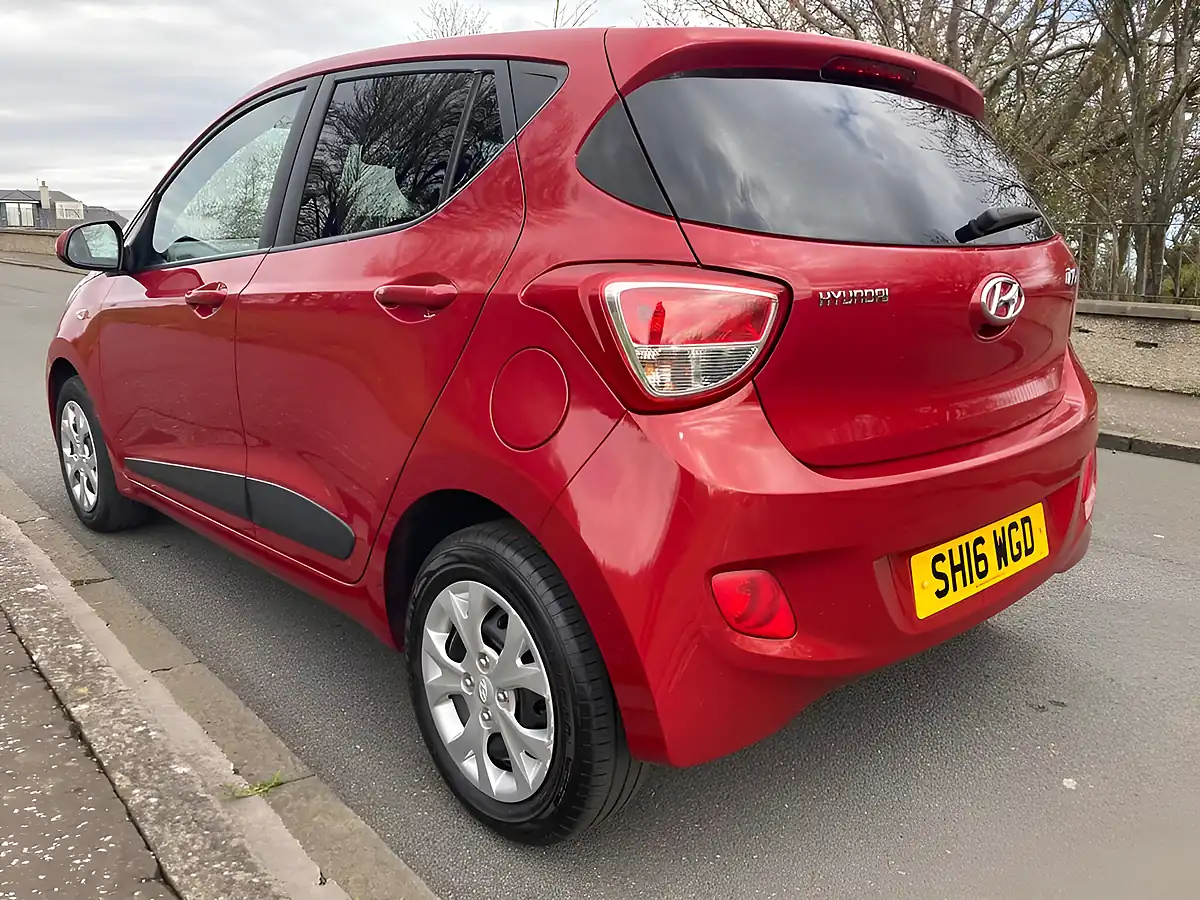 Used 2016 Hyundai i10 Go! Red - Interior and Exterior details 4