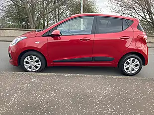 Used 2016 Hyundai i10 Go! Red - Interior and Exterior details 5
