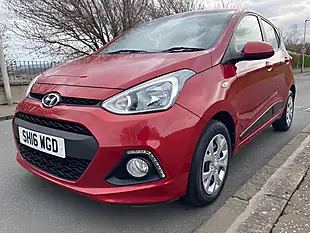 Used 2016 Hyundai i10 Go! Red - Interior and Exterior details 6