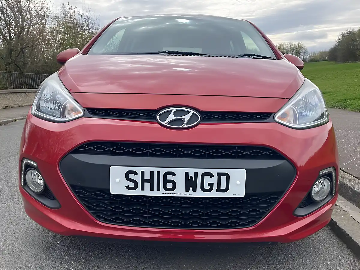 Used 2016 Hyundai i10 Go! Red - Interior and Exterior details 7