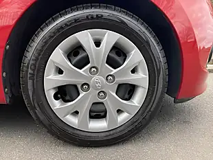 Used 2016 Hyundai i10 Go! Red - Interior and Exterior details 8