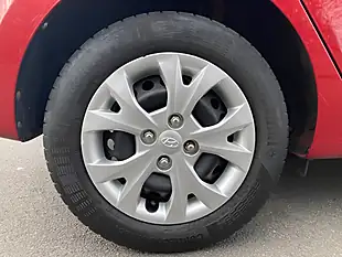 Used 2016 Hyundai i10 Go! Red - Interior and Exterior details 9