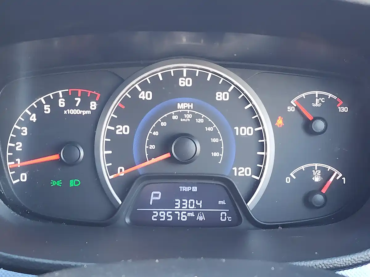 Used 2016 Hyundai I10 Prem Se Grey - Interior and Exterior details 10