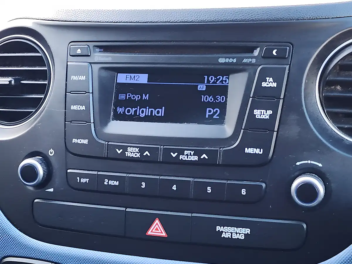 Used 2016 Hyundai I10 Prem Se Grey - Interior and Exterior details 11