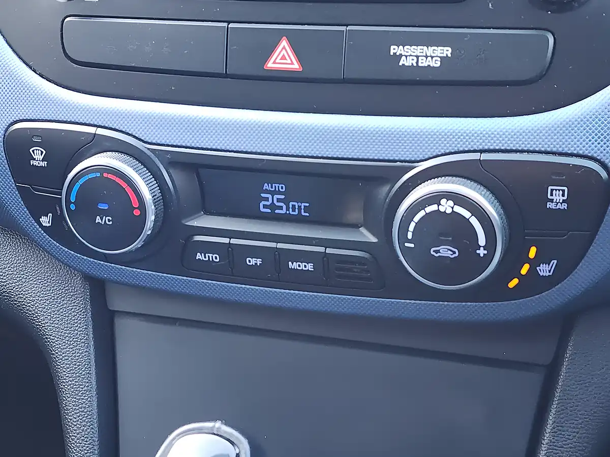 Used 2016 Hyundai I10 Prem Se Grey - Interior and Exterior details 12