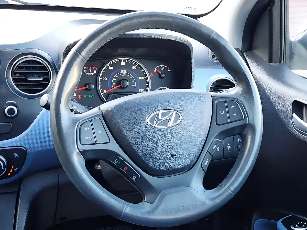 Used 2016 Hyundai I10 Prem Se Grey - Interior and Exterior details 9