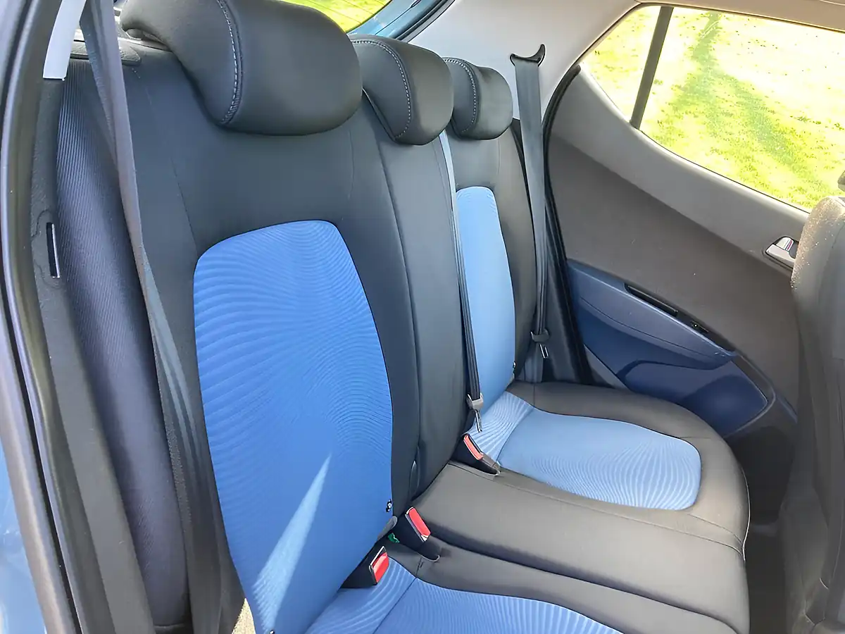 Used 2016 Hyundai i10 Premium Blue - Interior and Exterior details 12