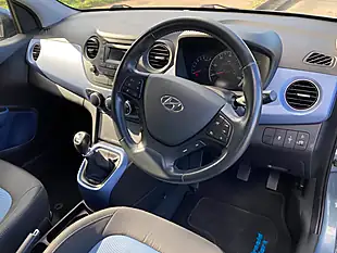 Used 2016 Hyundai i10 Premium Blue - Interior and Exterior details 13