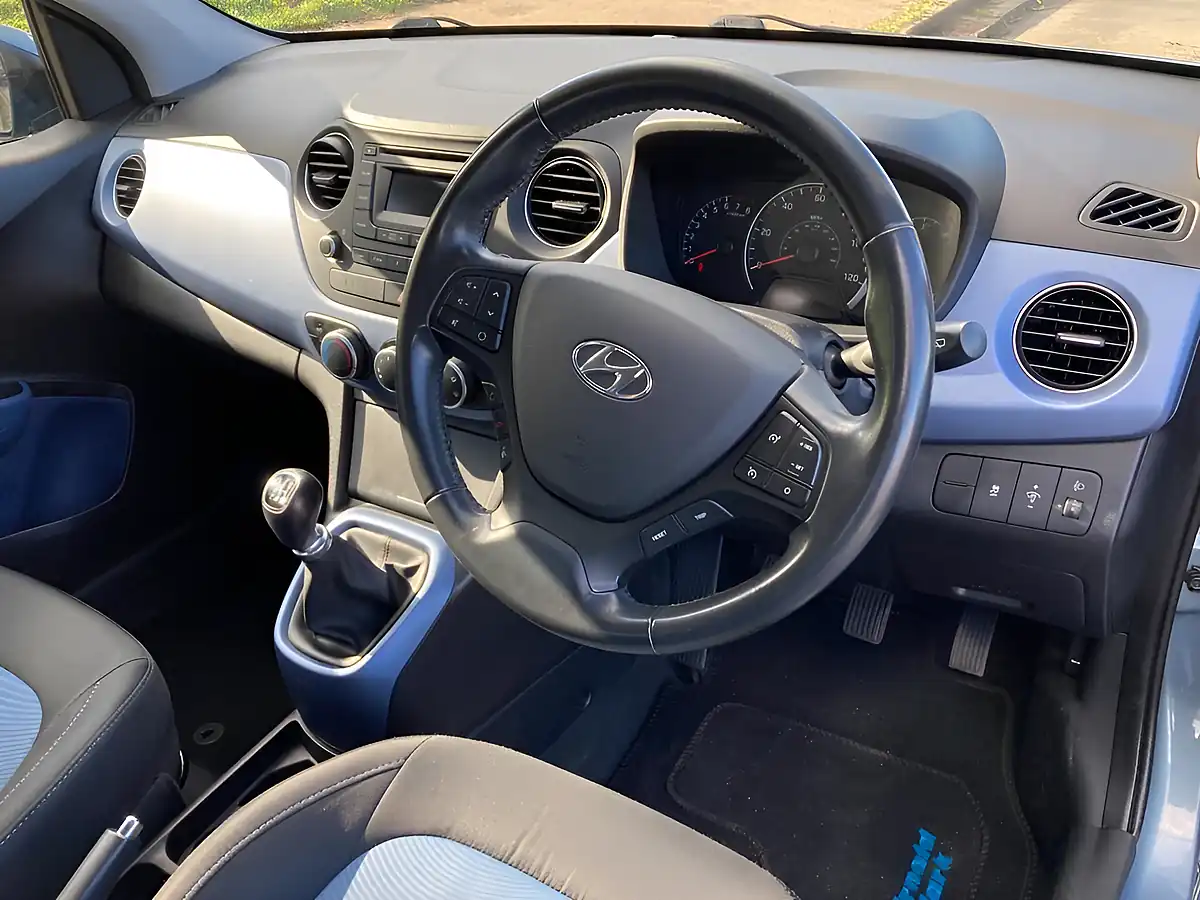 Used 2016 Hyundai i10 Premium Blue - Interior and Exterior details 13