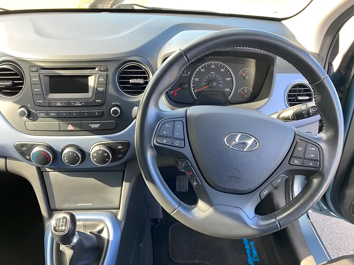 Used 2016 Hyundai i10 Premium Blue - Interior and Exterior details 16