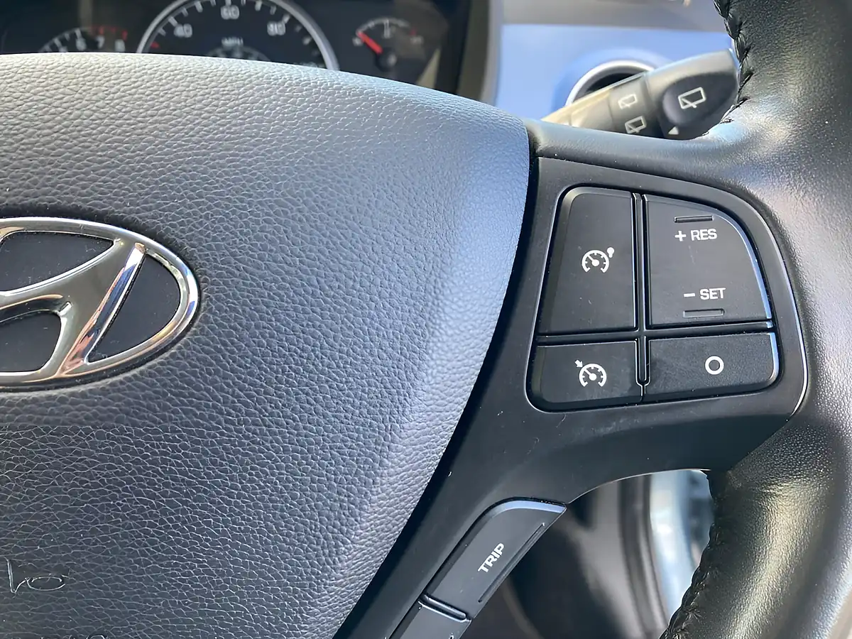 Used 2016 Hyundai i10 Premium Blue - Interior and Exterior details 18