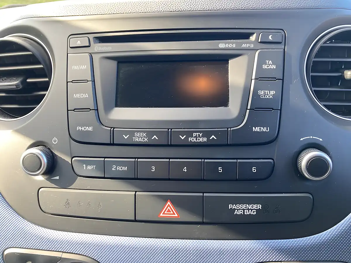 Used 2016 Hyundai i10 Premium Blue - Interior and Exterior details 19