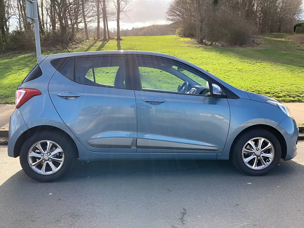 Used 2016 Hyundai i10 Premium Blue - Interior and Exterior details 2