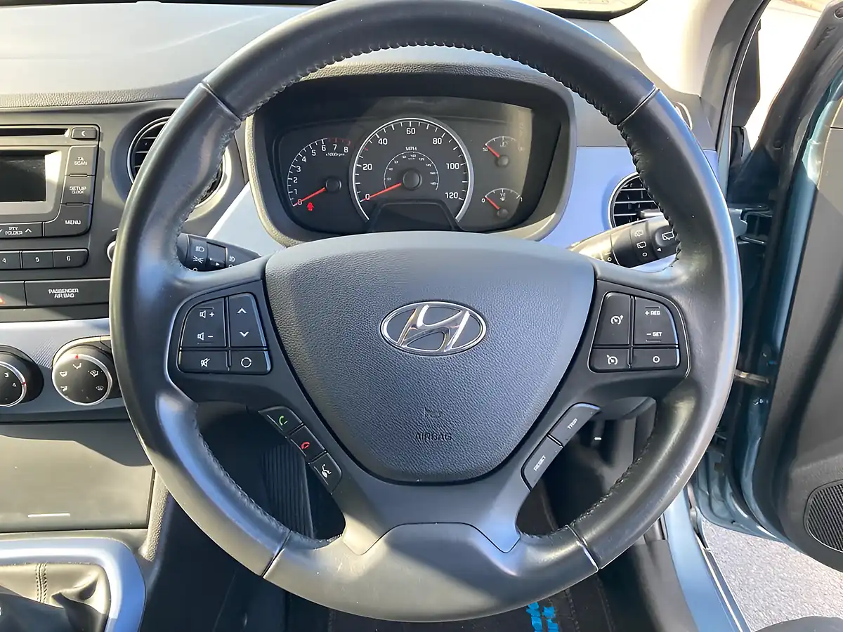 Used 2016 Hyundai i10 Premium Blue - Interior and Exterior details 20