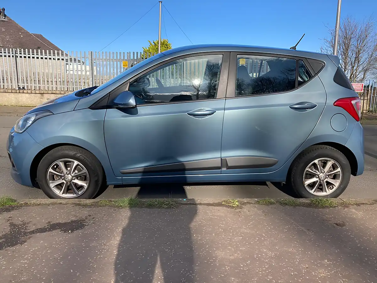 Used 2016 Hyundai i10 Premium Blue - Interior and Exterior details 5