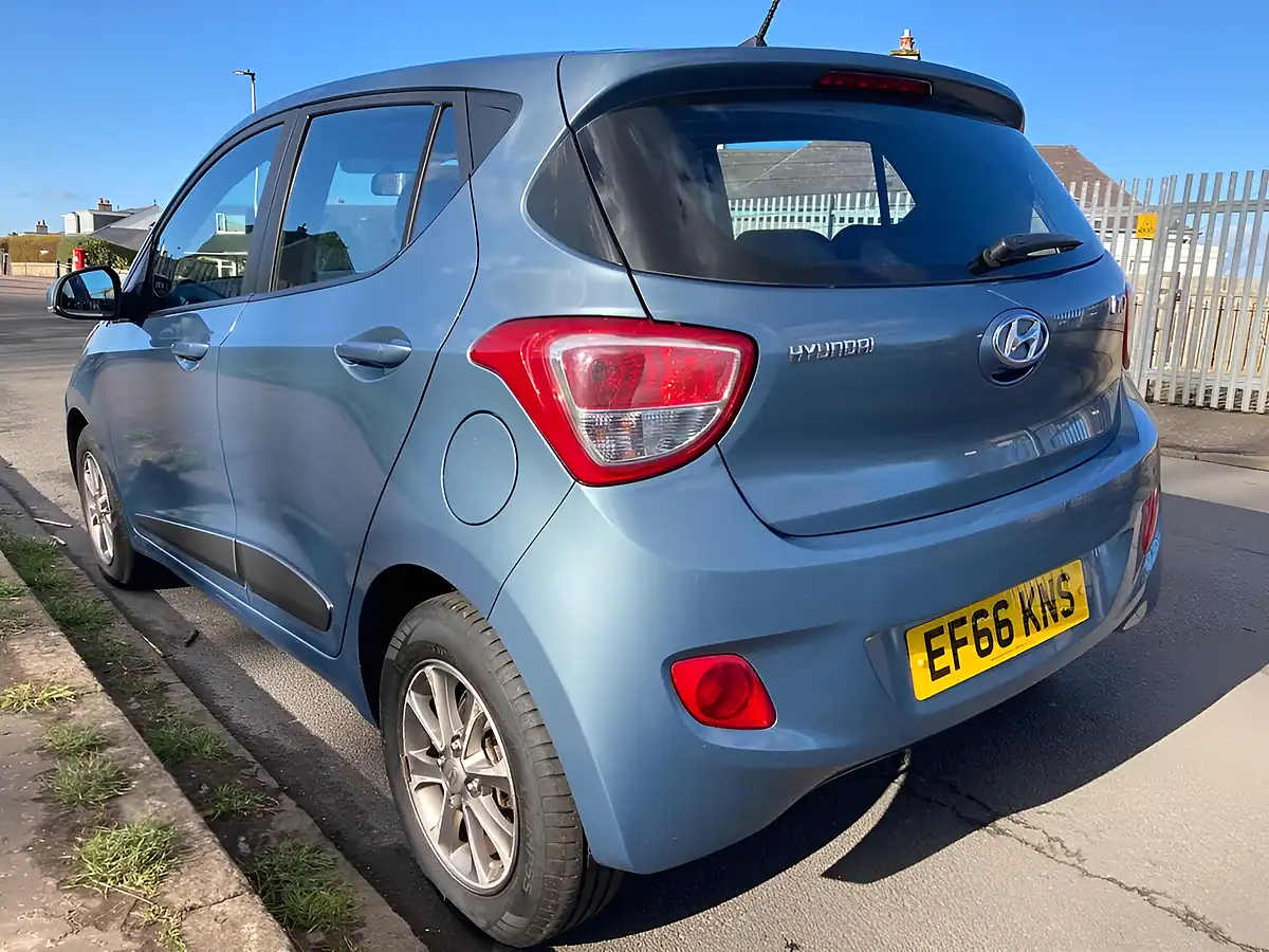 Used 2016 Hyundai i10 Premium Blue - Interior and Exterior details 7