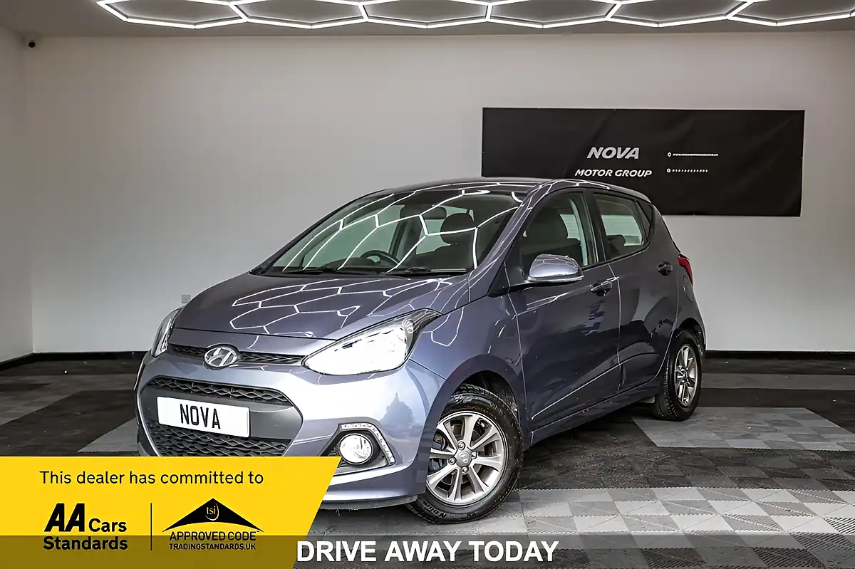 Used 2016 Hyundai i10 Premium Grey - Front View