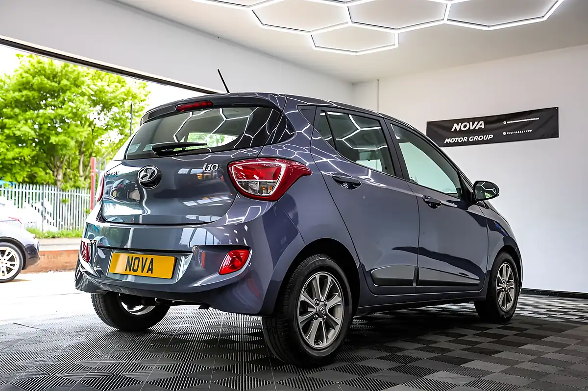 Used 2016 Hyundai i10 Premium Grey - Interior and Exterior details 10