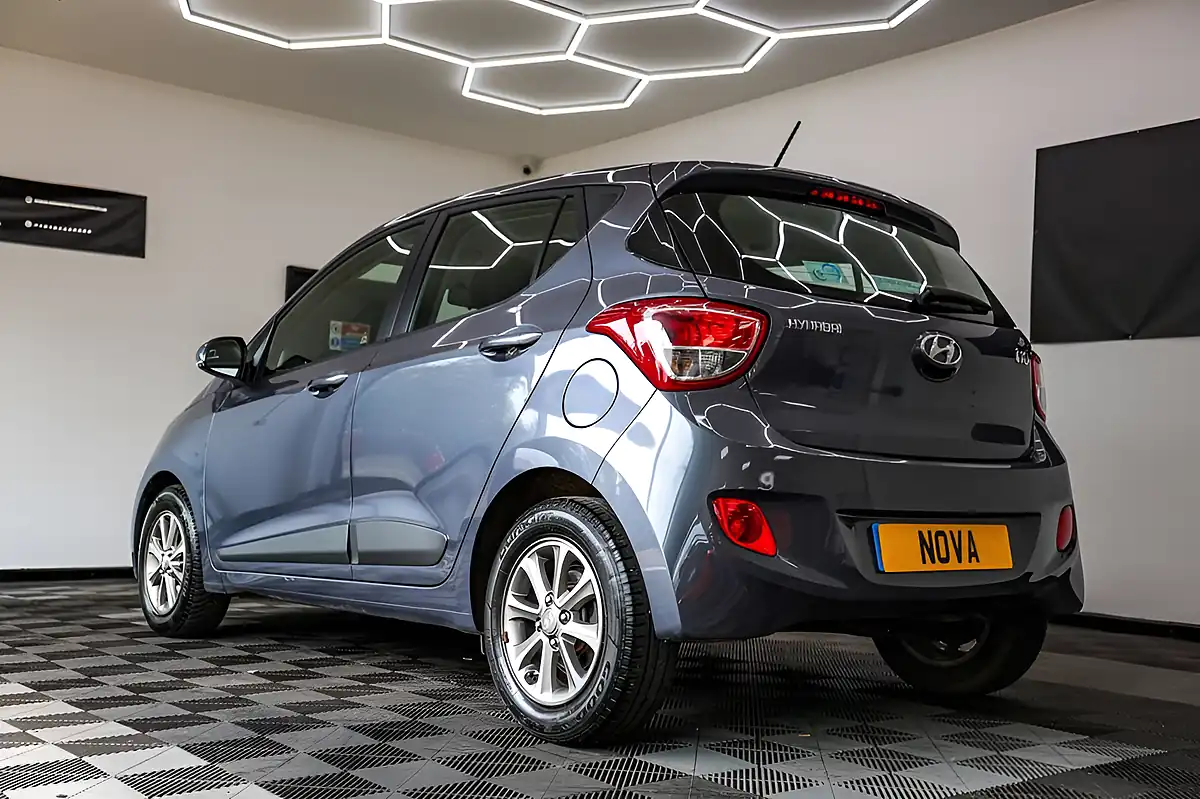 Used 2016 Hyundai i10 Premium Grey - Interior and Exterior details 12