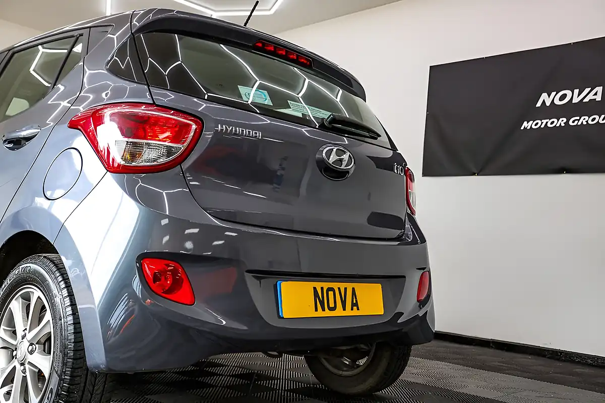 Used 2016 Hyundai i10 Premium Grey - Interior and Exterior details 14