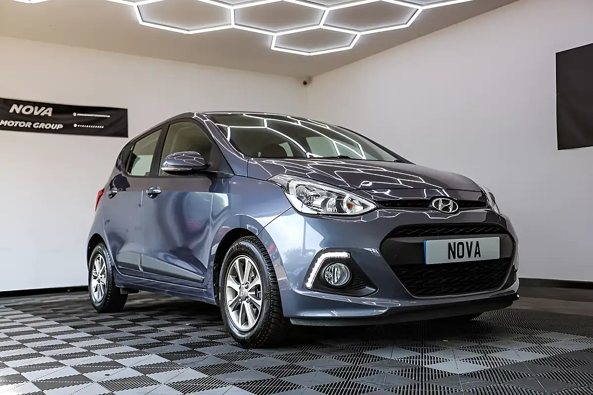Used 2016 Hyundai i10 Premium Grey - Interior and Exterior details 3