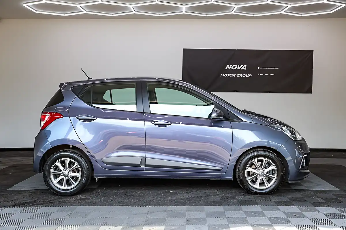 Used 2016 Hyundai i10 Premium Grey - Interior and Exterior details 5