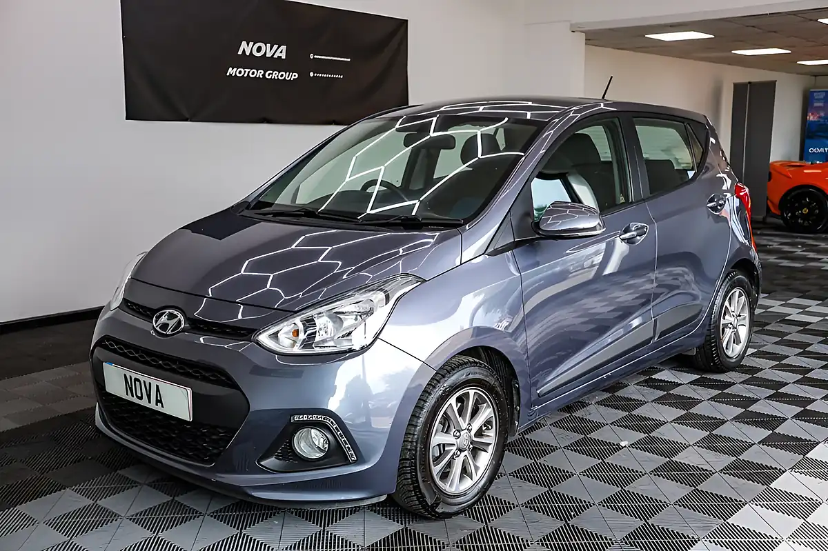 Used 2016 Hyundai i10 Premium Grey - Interior and Exterior details 7