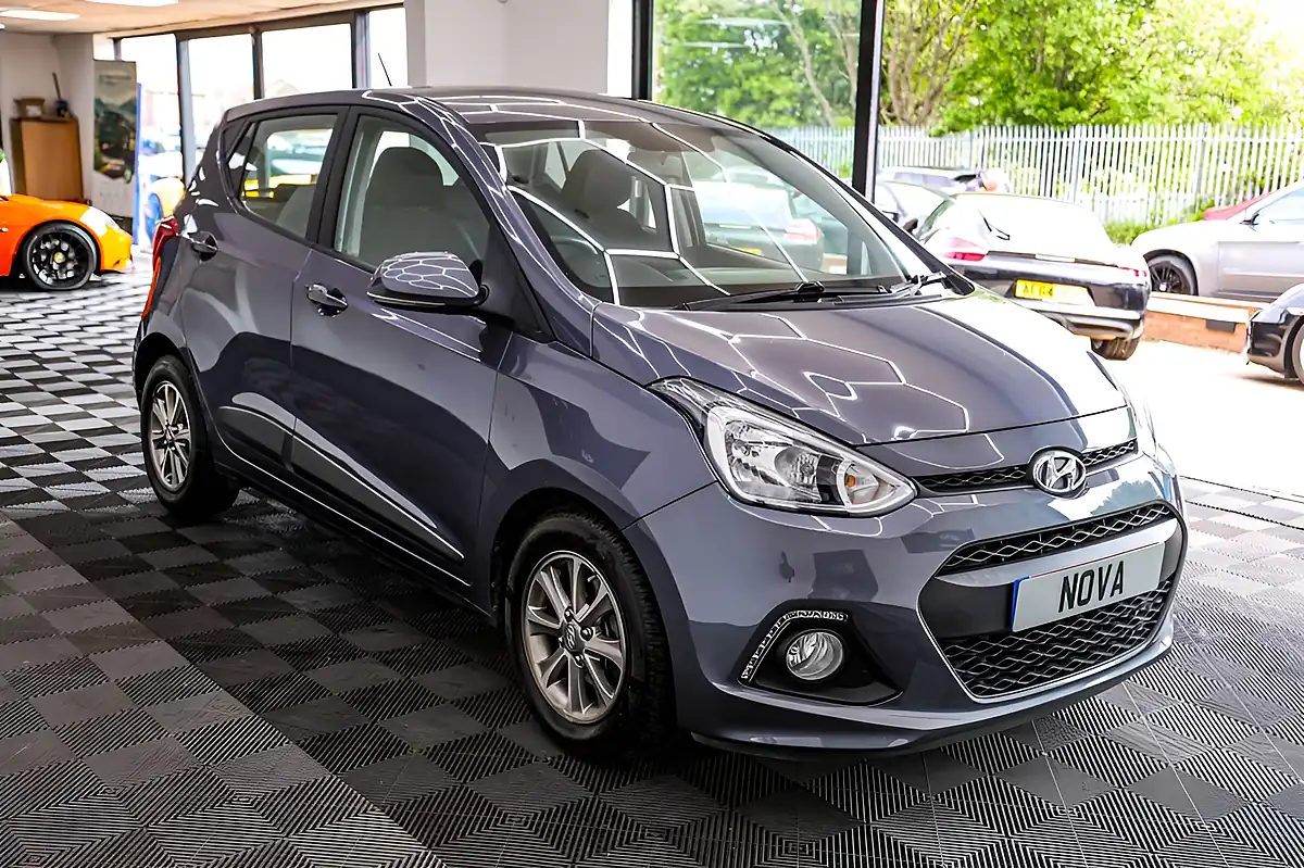 Used 2016 Hyundai i10 Premium Grey - Interior and Exterior details 9