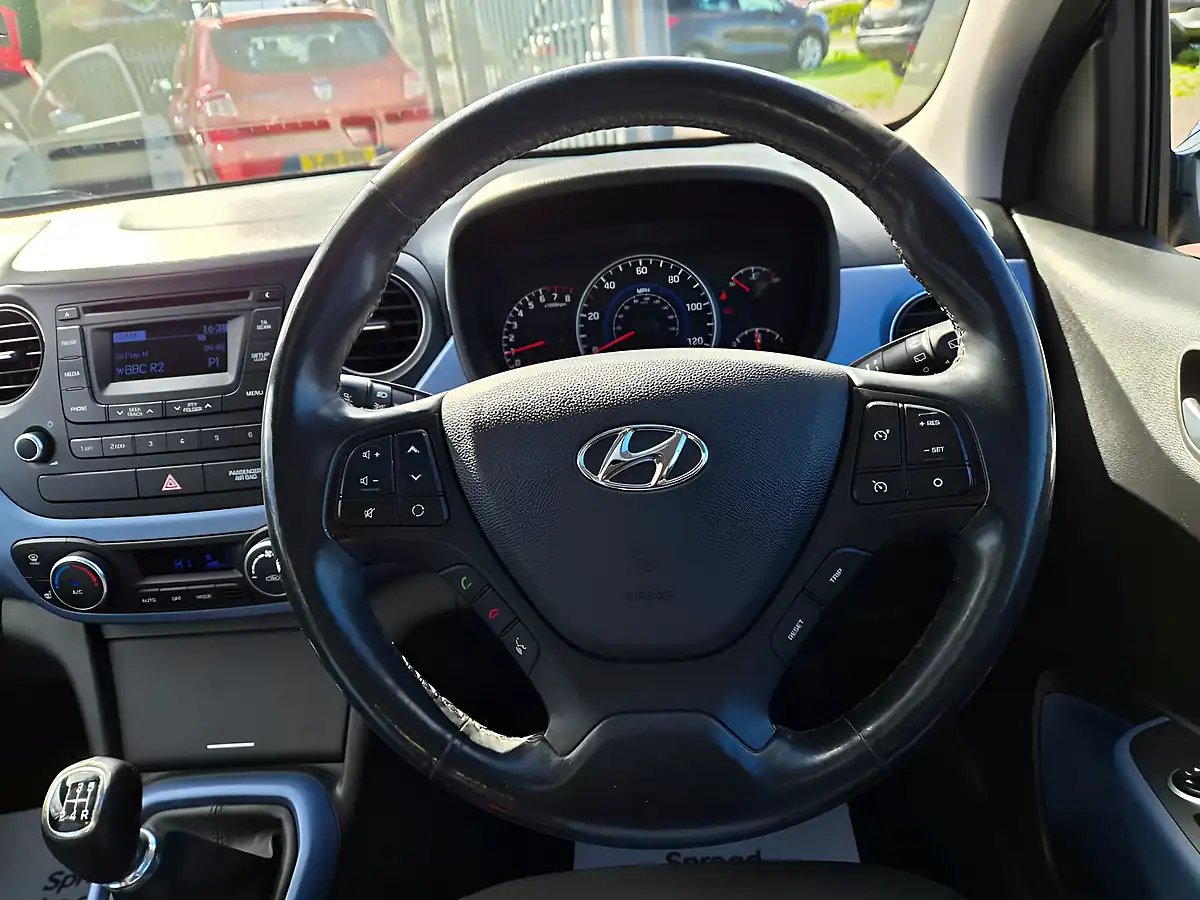 Used 2016 Hyundai i10 Premium Se Blue - Interior and Exterior details 10