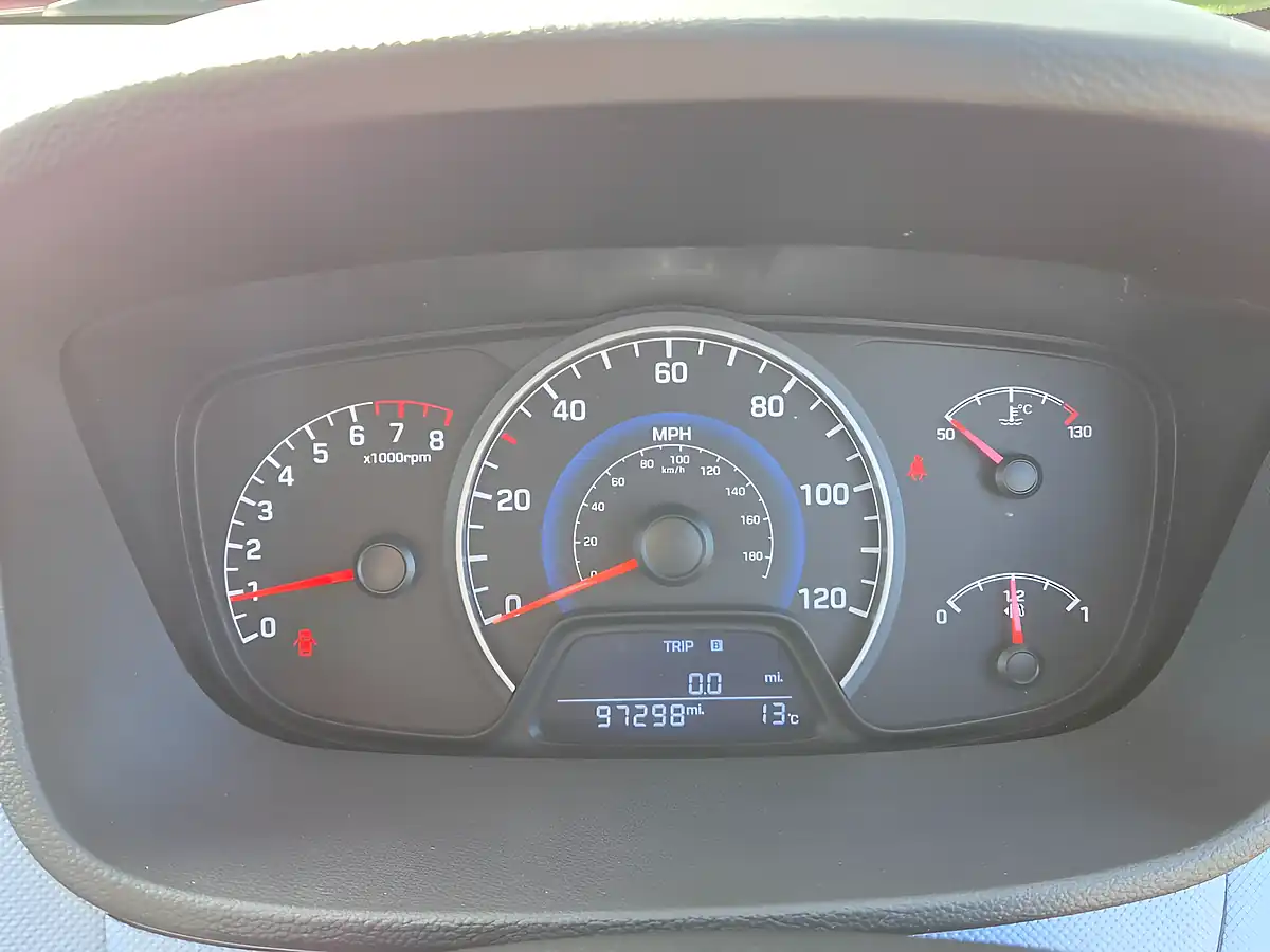 Used 2016 Hyundai i10 Premium Se Blue - Interior and Exterior details 11