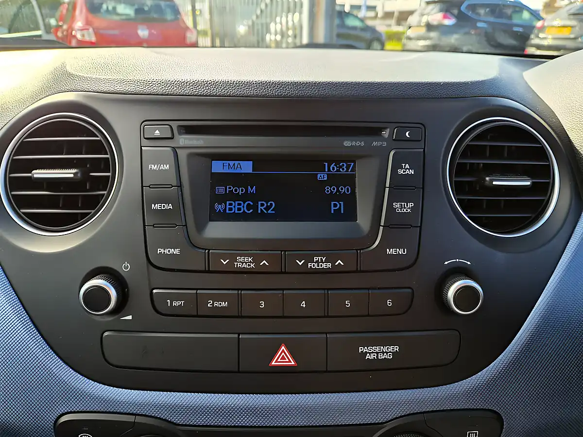 Used 2016 Hyundai i10 Premium Se Blue - Interior and Exterior details 13