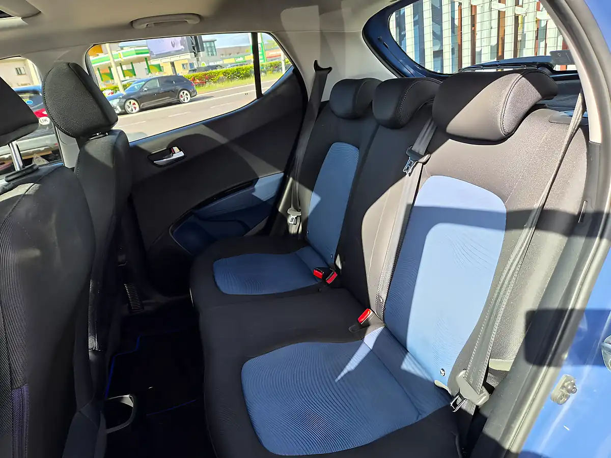 Used 2016 Hyundai i10 Premium Se Blue - Interior and Exterior details 16