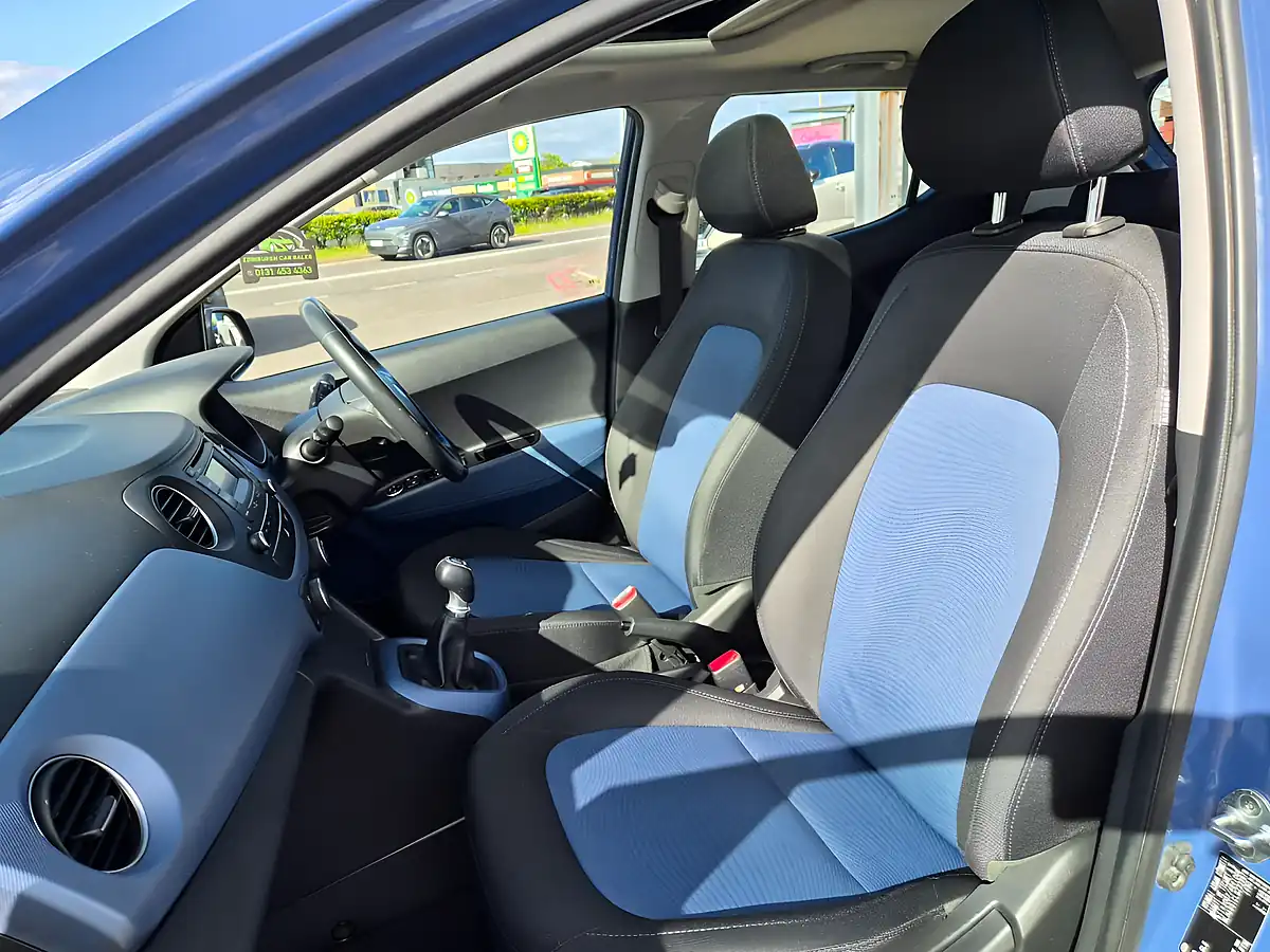 Used 2016 Hyundai i10 Premium Se Blue - Interior and Exterior details 17