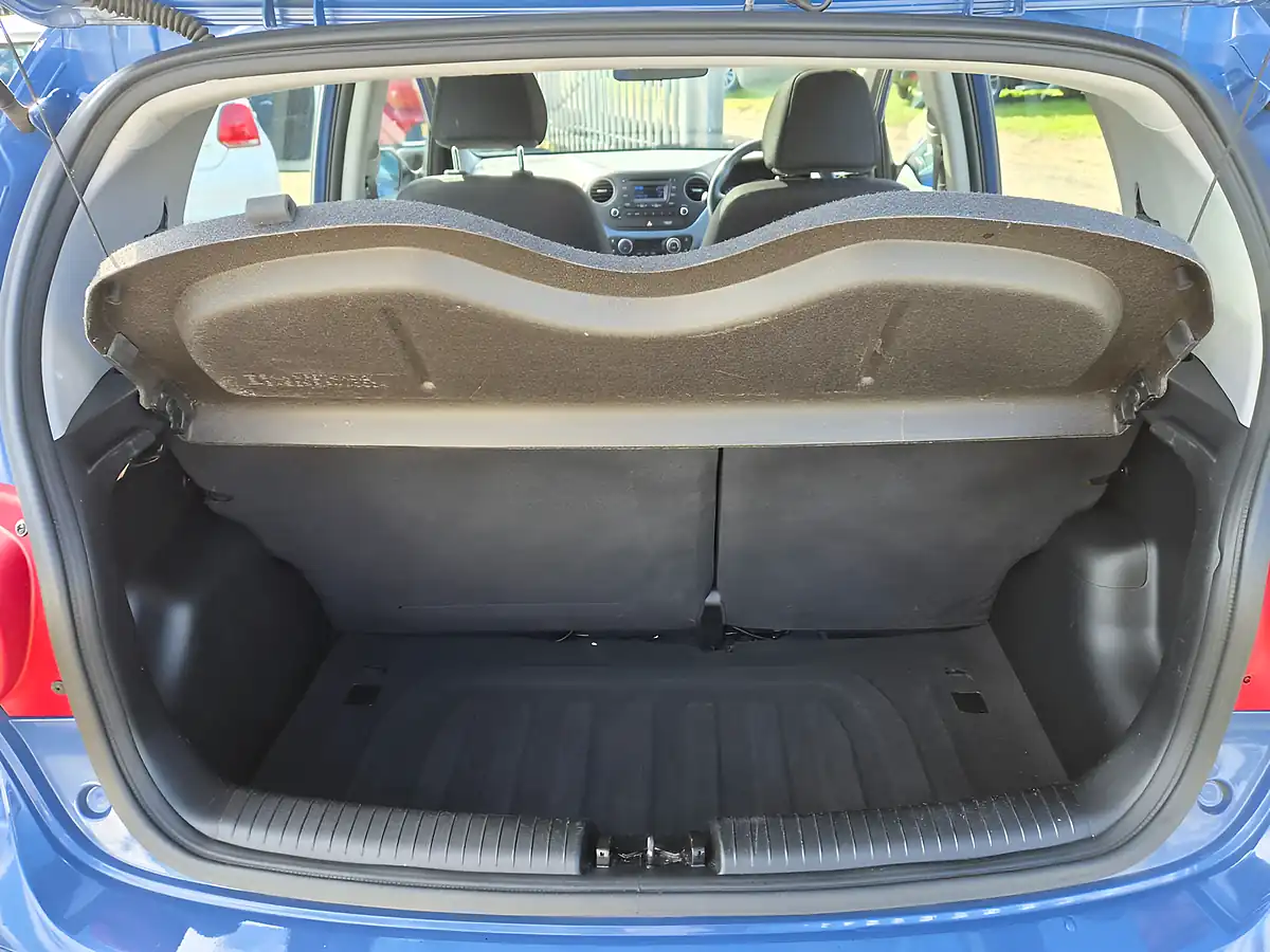 Used 2016 Hyundai i10 Premium Se Blue - Interior and Exterior details 19