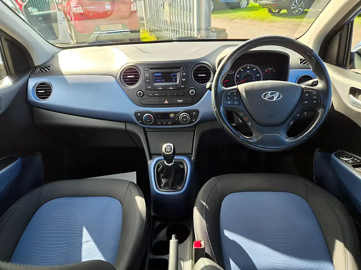 Used 2016 Hyundai i10 Premium Se Blue - Interior and Exterior details 9