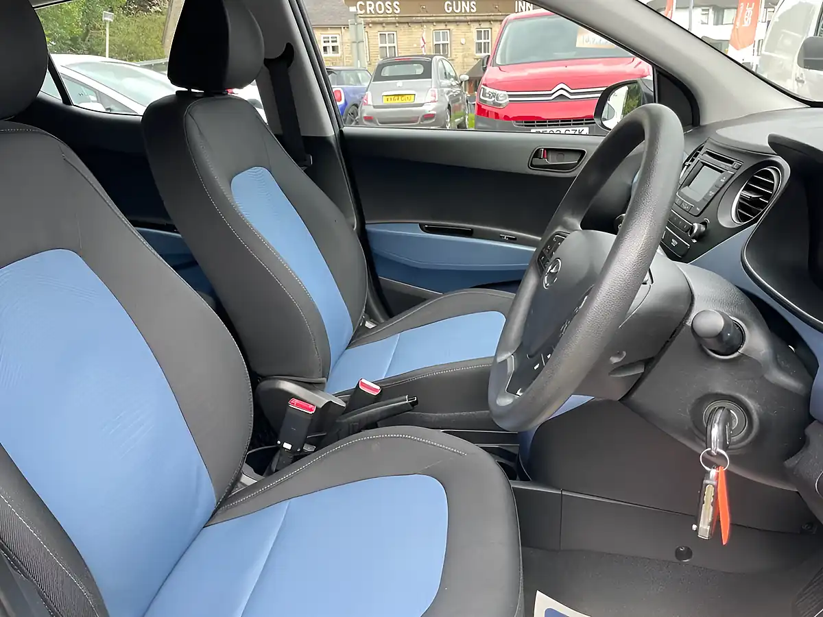 Used 2016 Hyundai I10 Se Black - Interior and Exterior details 12